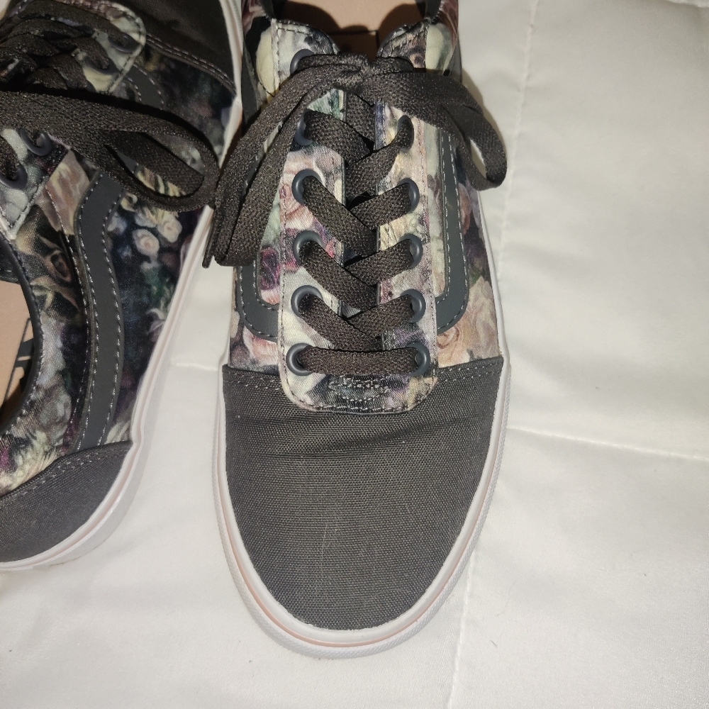 Woman's vans size 8